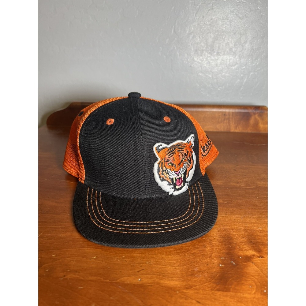 Kids Aksels Hat Tiger Flat Bill Snapback Cap Front Logo Underneath Paws